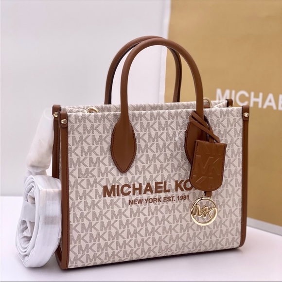 New Michael Kors Mirella Small Crossbody Tote
Bag Vanilla - Picture 2 of 9